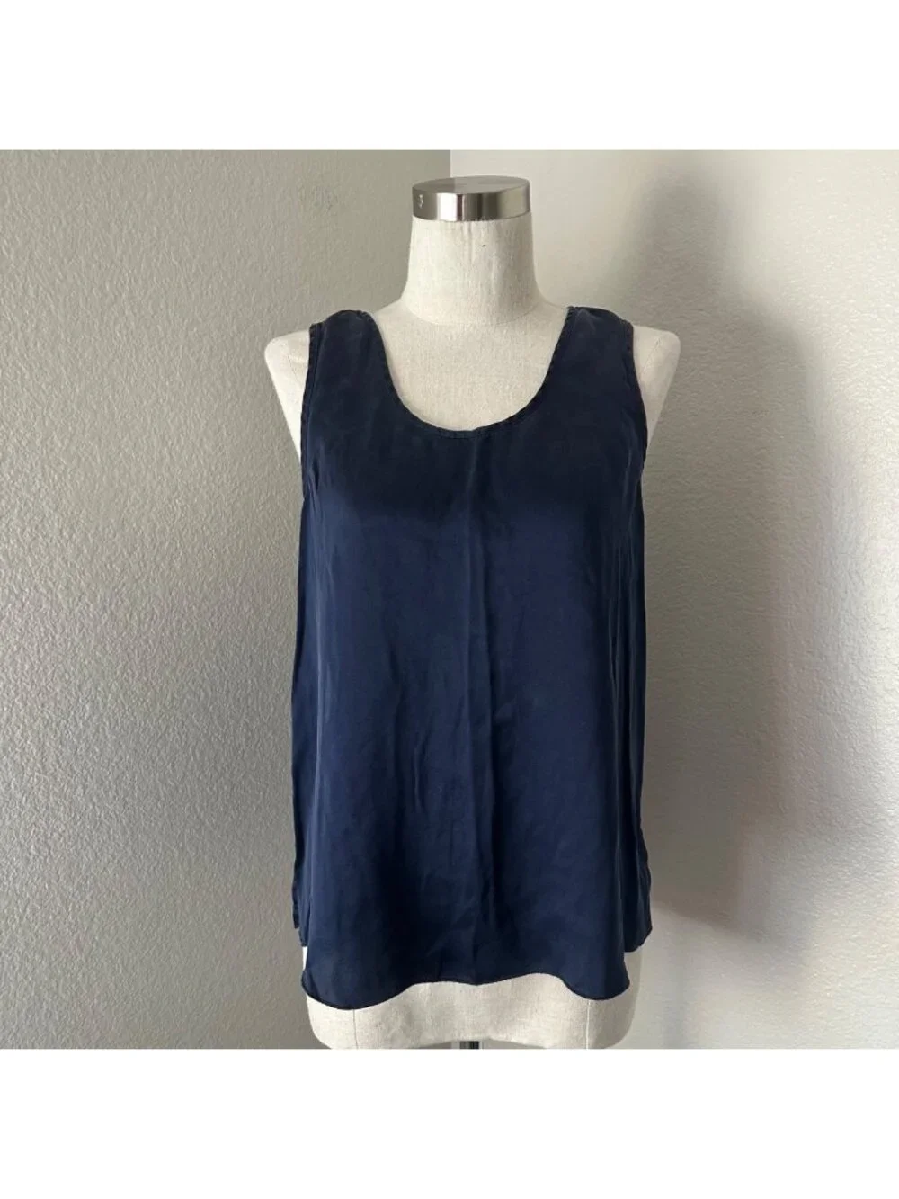 Lunya Silk Tulip Back Top Scoop Neck Sleeveless Airy Lightweight Sleepwear Navy